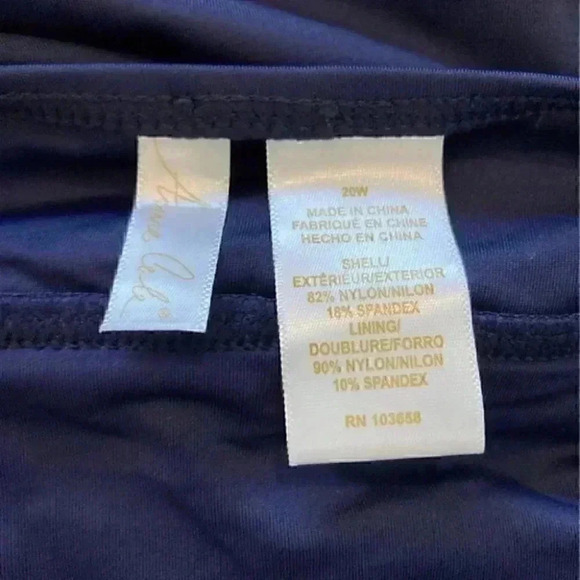 New with tags Anne Cole women’s navy bikini skirt in size 20W - Picture 5 of 5